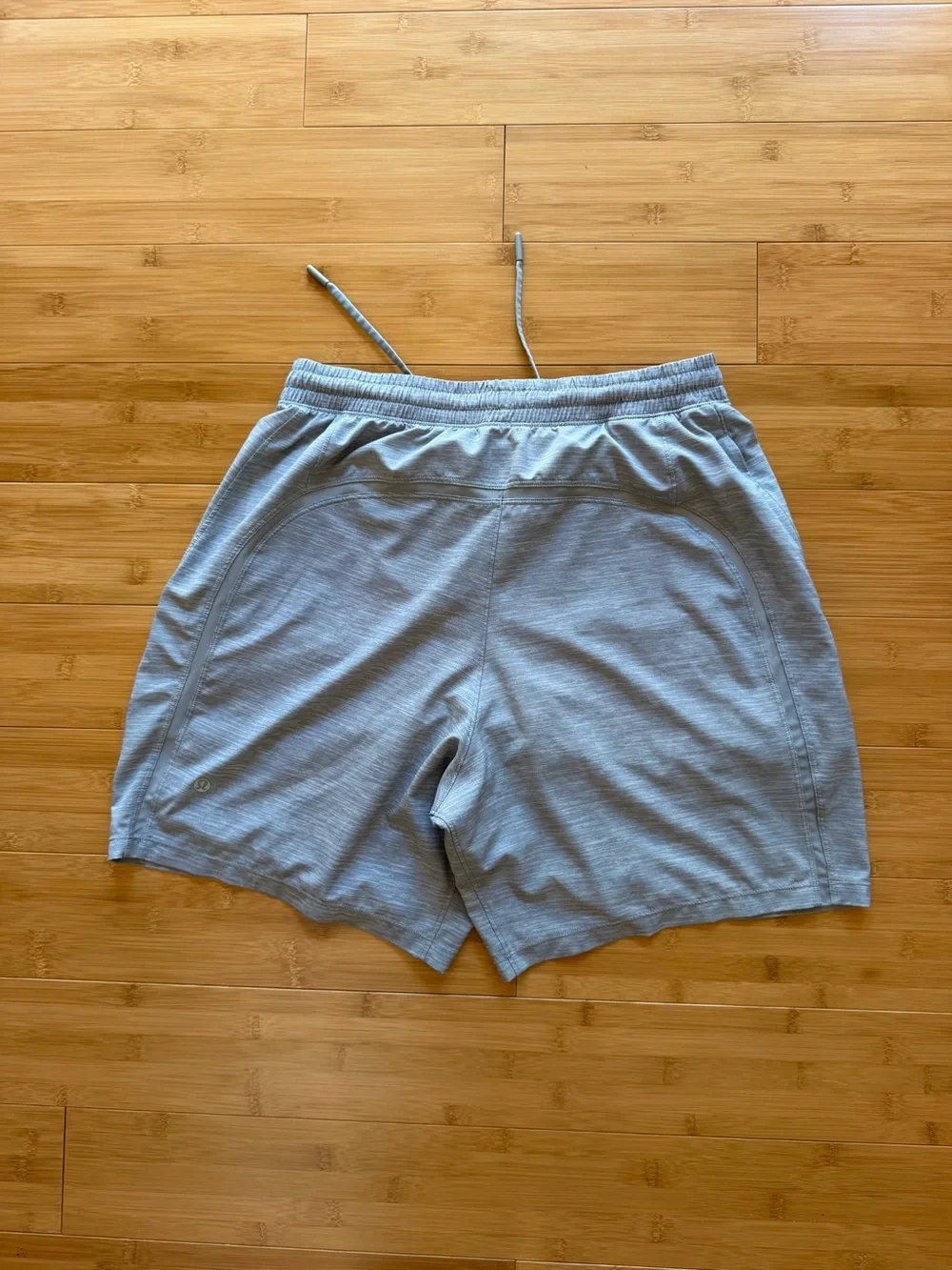 Lululemon Men’s Textured Tech Shorts – Gray